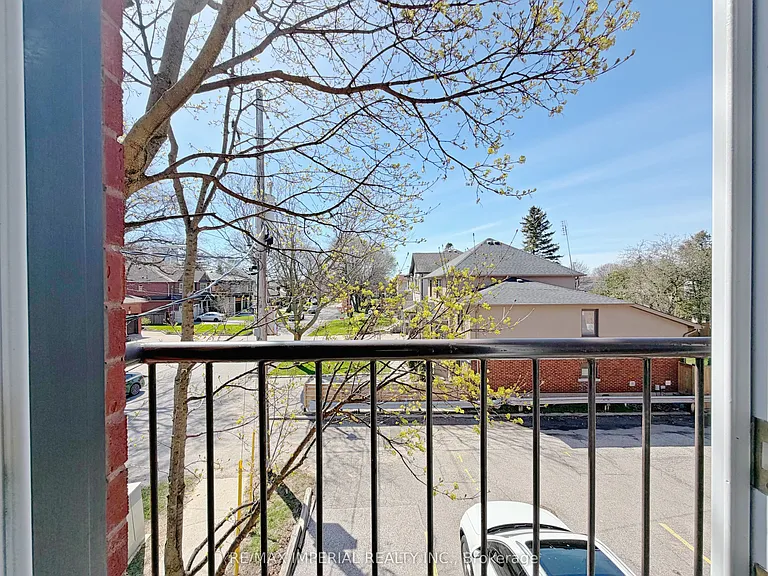 621A The Queensway — Photo 12