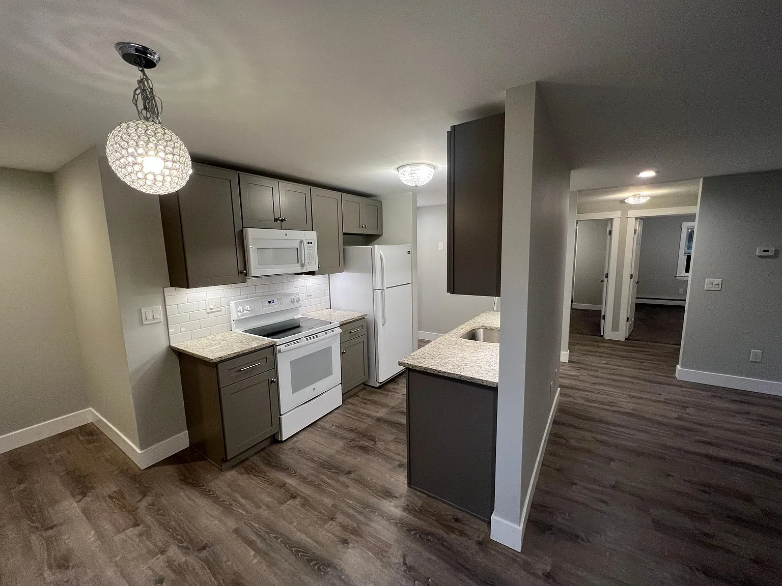 2 bed, 900 sqft, $2,100 — Photo 4