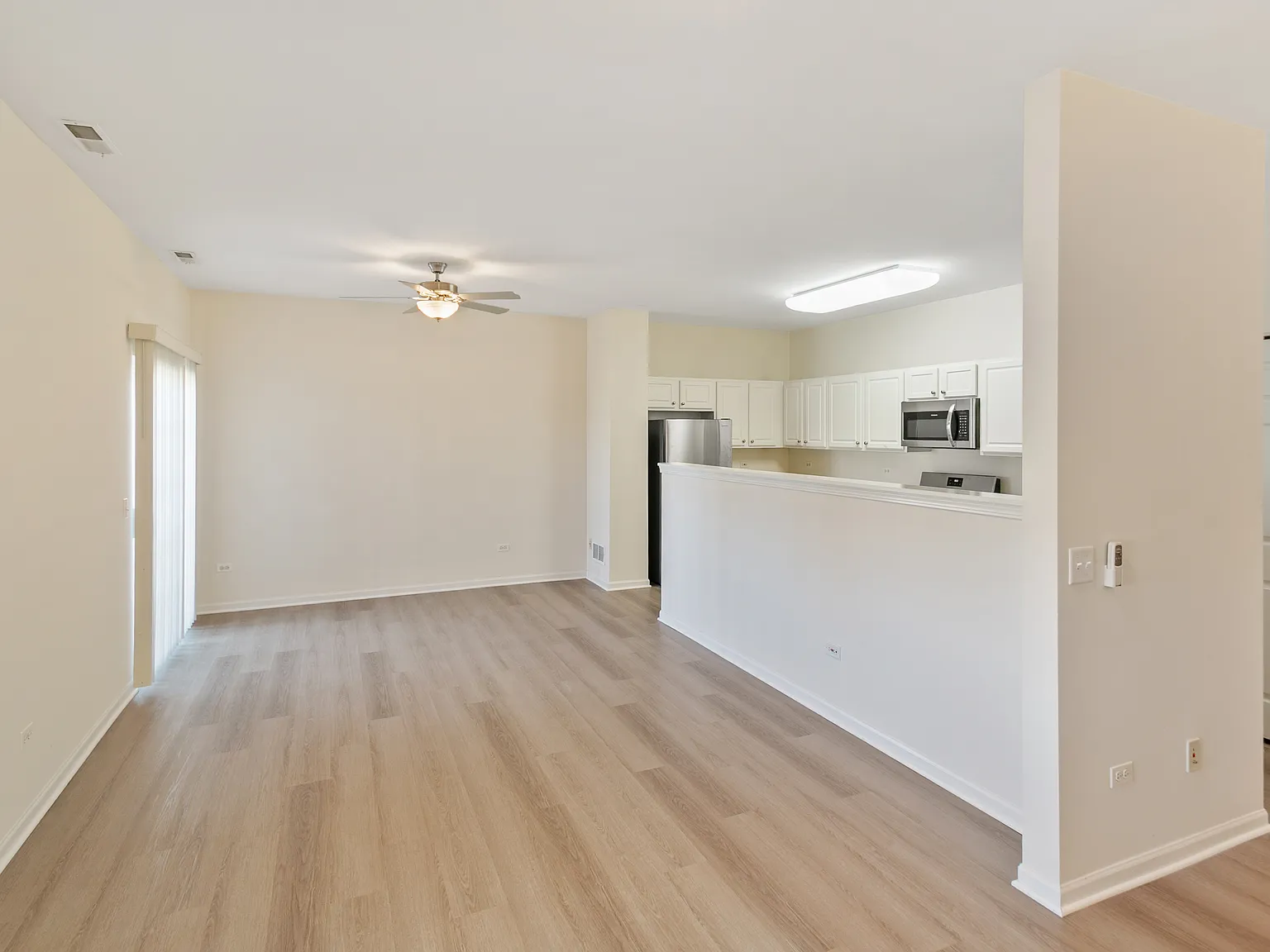 2 bed, 1300 sqft, $2,300 — Photo 3