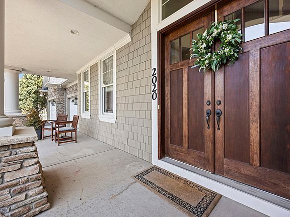 4th image of 2020 Edgewood Ct
