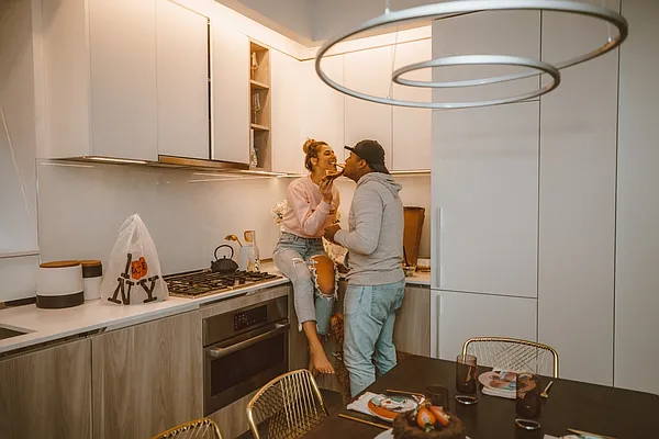 Rented by The Moinian Group | media 24