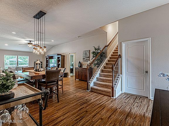 3rd image of 4431 SHERMAN HILLS Parkway