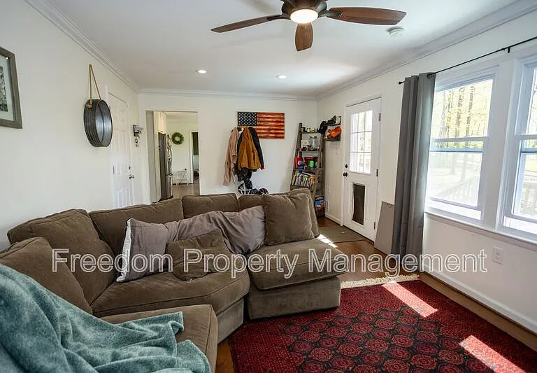 6197 Edwards Dr — Photo 5