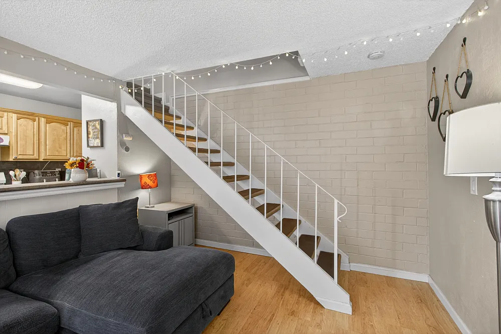 2 bed, 840 sqft, $2,100 — Photo 3