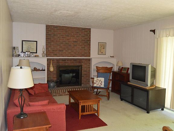 5th image of 8479 Denallen Dr