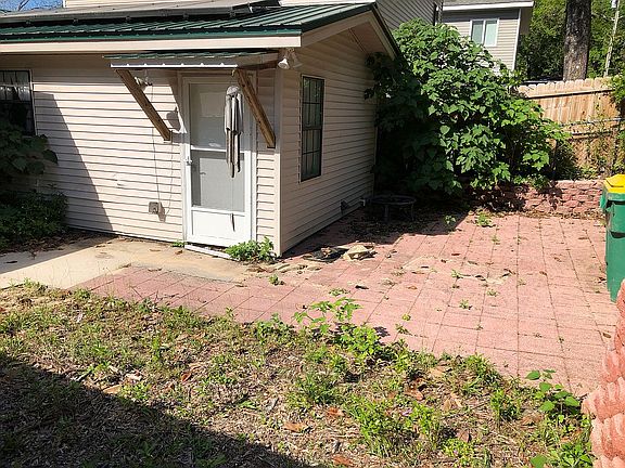 3rd image of 705 Cypress Dr