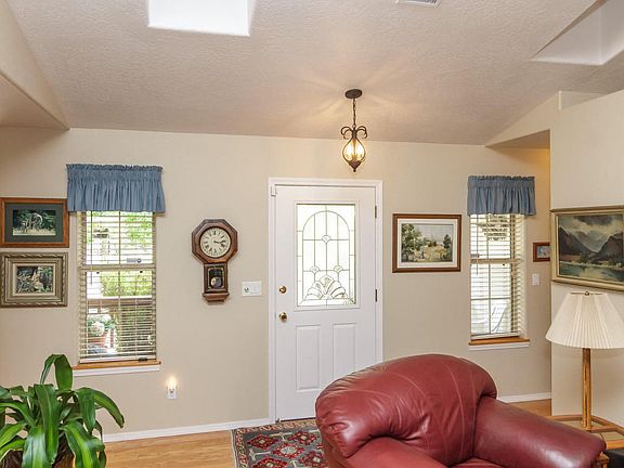 5th image of 2400 W Charteroak Dr