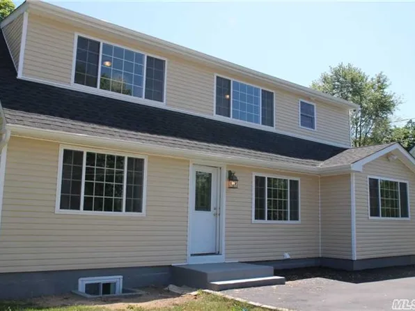 44 Krause St, Bay Shore, NY 11706