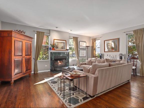 3rd image of 2919 N Wolcott Ave