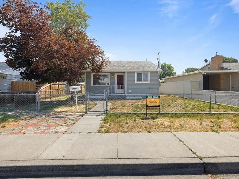 2 bed, 1.0 bath, 609 sqft, $1,550 — Photo 2