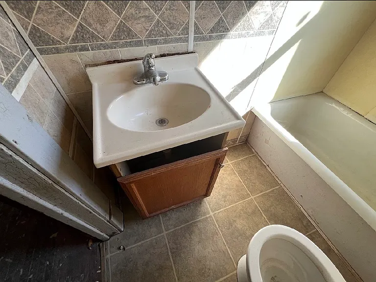 1553 E Hickory St — Photo 9