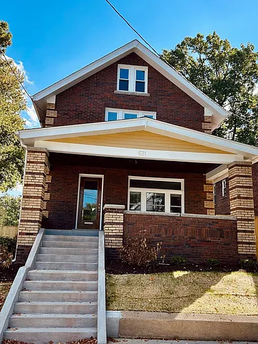 631 W 5th St Photo 1