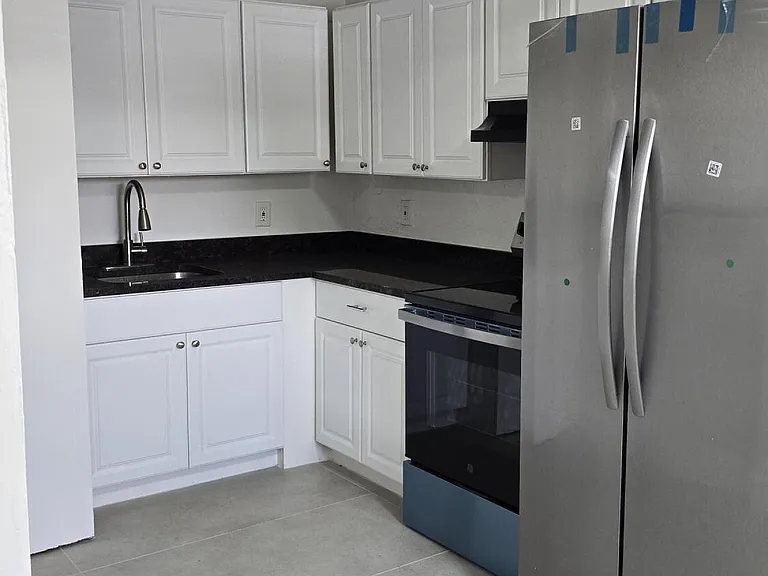 20 NW 7th Ave #6 — Photo 1