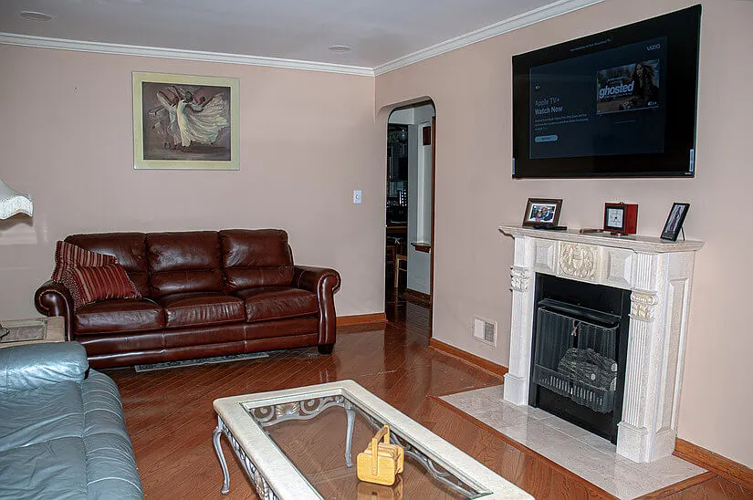 Sitting Room - 8236 S Albany Ave