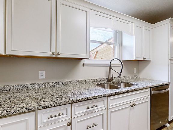 5th image of 202 Criddle St