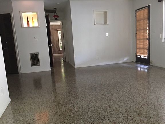 3rd image of 658 Manor Dr APT 8