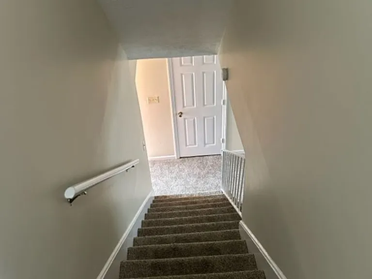 481 Woodview Dr — Photo 11