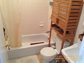 Rented by aptsandlofts.com