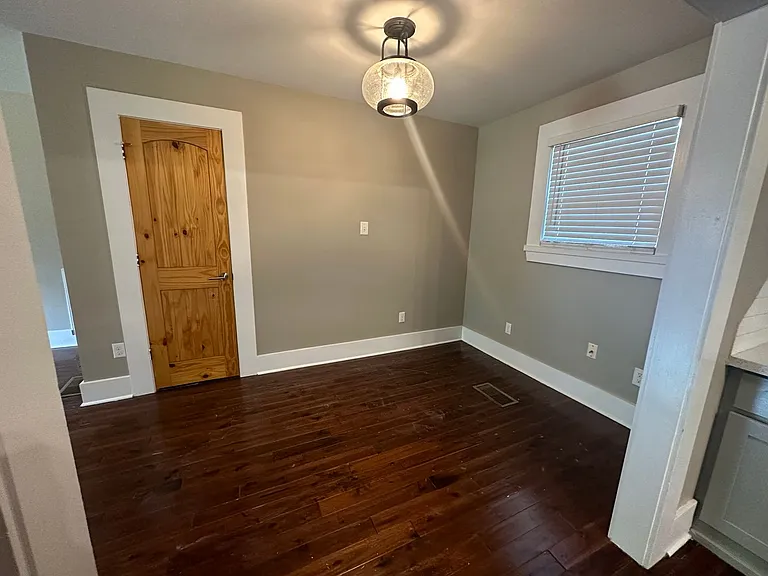 224 E Prospect St — Photo 4