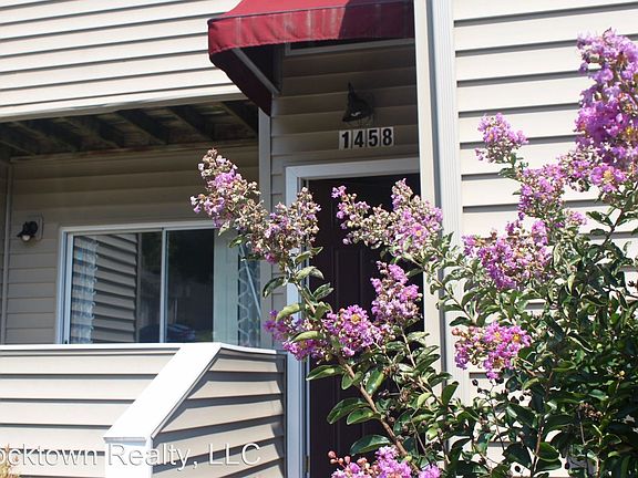 3rd image of 1458 Bradley Dr