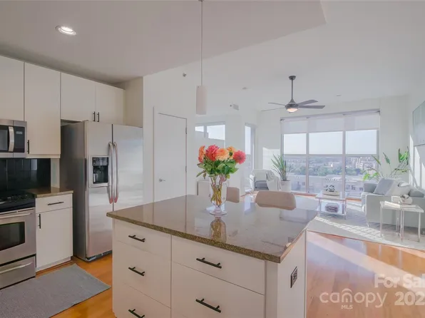 333 W Trade St Unit 905, Charlotte, NC 28202