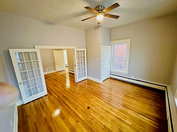 31A York St - Oversize Main Bedroom (3)
