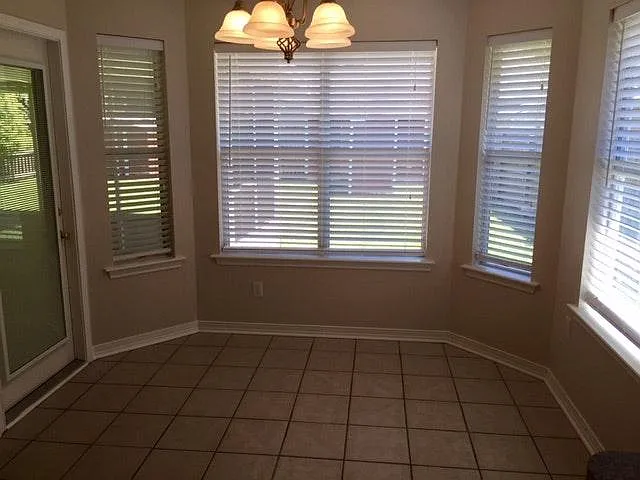 3 bed, 1203 sqft, $1,800 — Photo 2