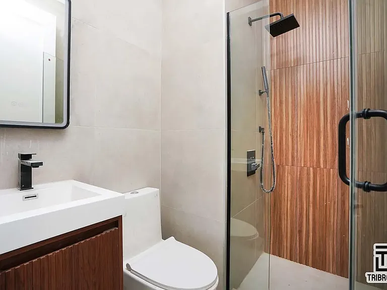 92 Manhattan Ave #3D — Photo 8