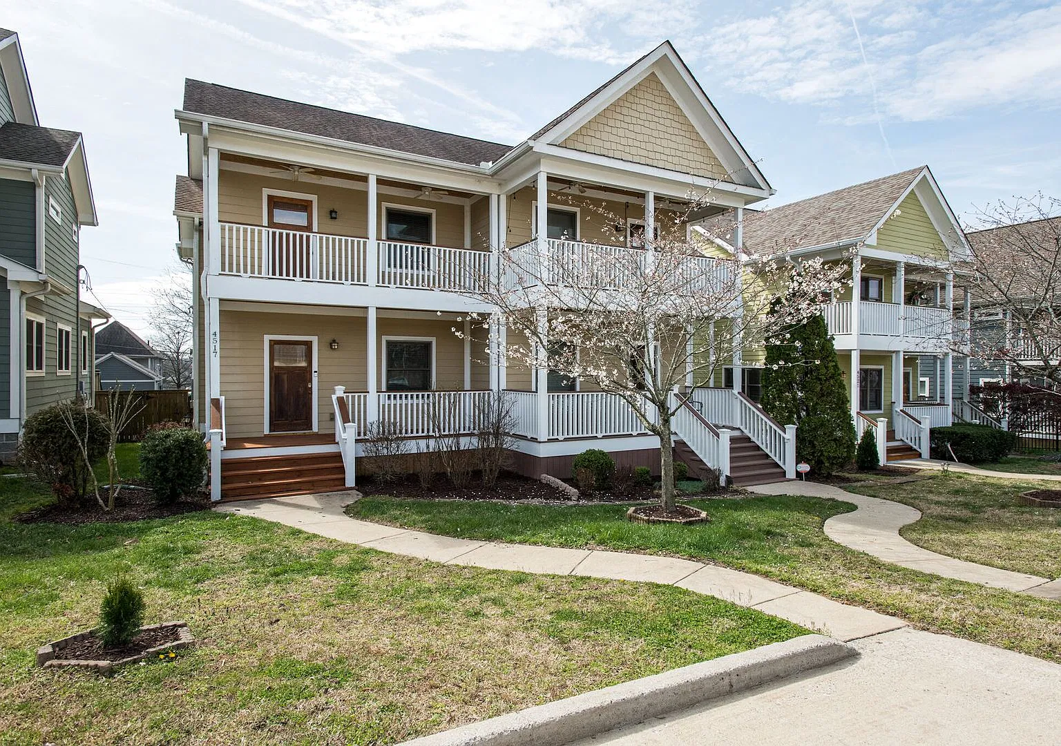 Adorable townhome on one of the best streets in the Nations! — Photo 1