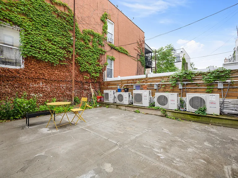 453 Irving Ave #1D — Photo 1