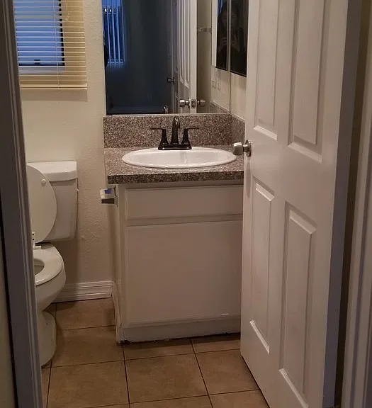 Ally's Flower Apartments LLC — Photo 16