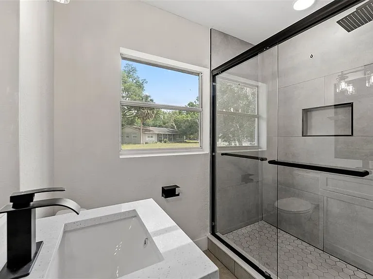 1218 Crescent St — Photo 25