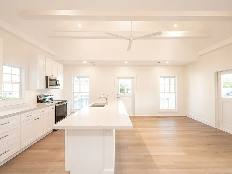 1110 Truman Ave — Photo 1