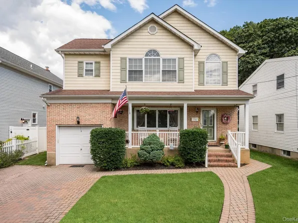 1741 Pettit Avenue, Merrick, NY 11566