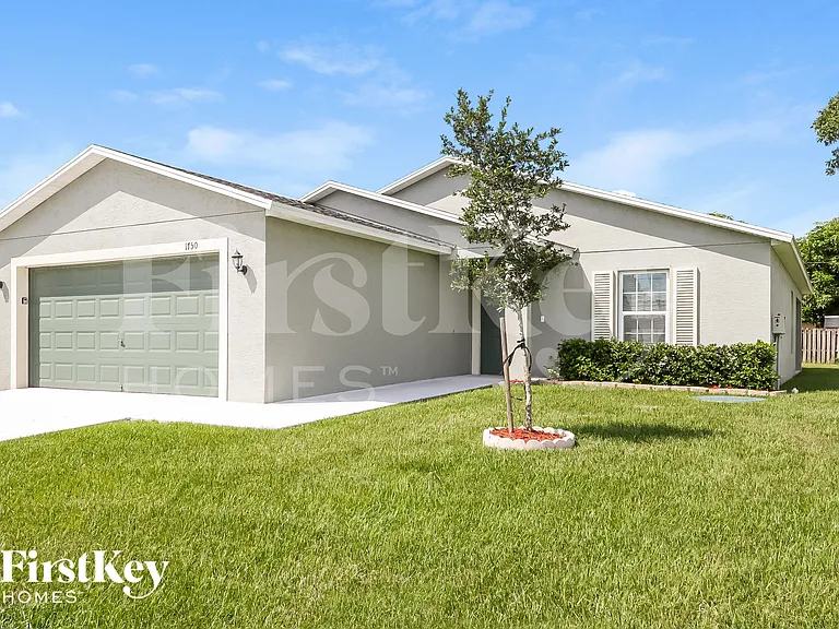 1750 SW Hampshire Ln — Photo 3