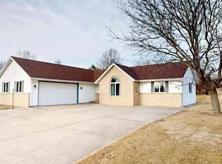 1204 Navaho Ct, Fort Atkinson, WI 53538