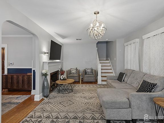 4th image of 349 Brook Ave