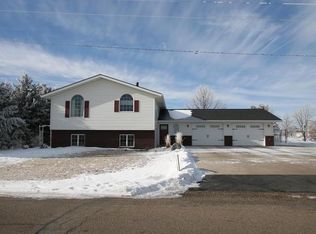 410 3rd Ave NE, Steele, ND 58482