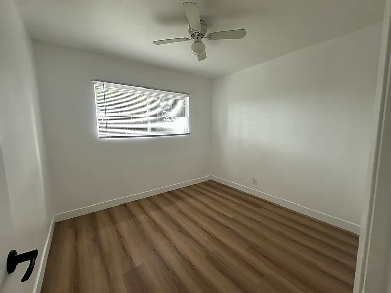 4930 N Vincent Ave — Photo 9