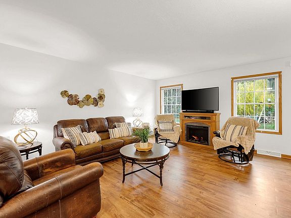 2nd image of 301 Comfortcove St