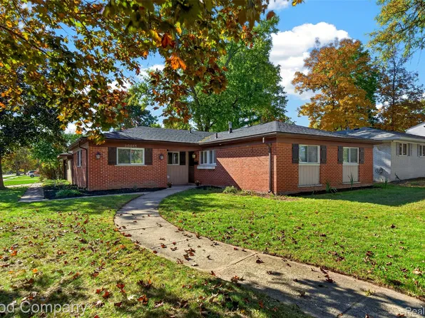 30015 Stockton Ave, Farmington Hills, MI 48336
