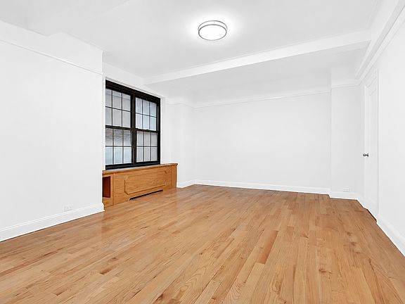 3rd image of 1 University Pl APT 3G