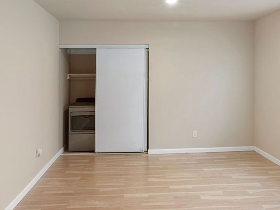 2nd image of 5823 Eastlawn St #5827