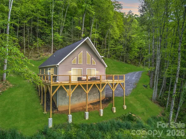 145 Banjo Ln, Waynesville, NC 28785
