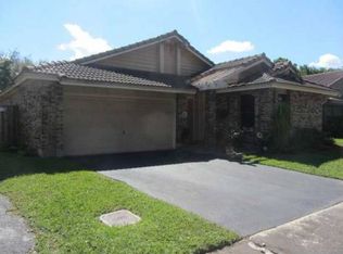 3335 E Point Dr, Cooper City, FL 33026