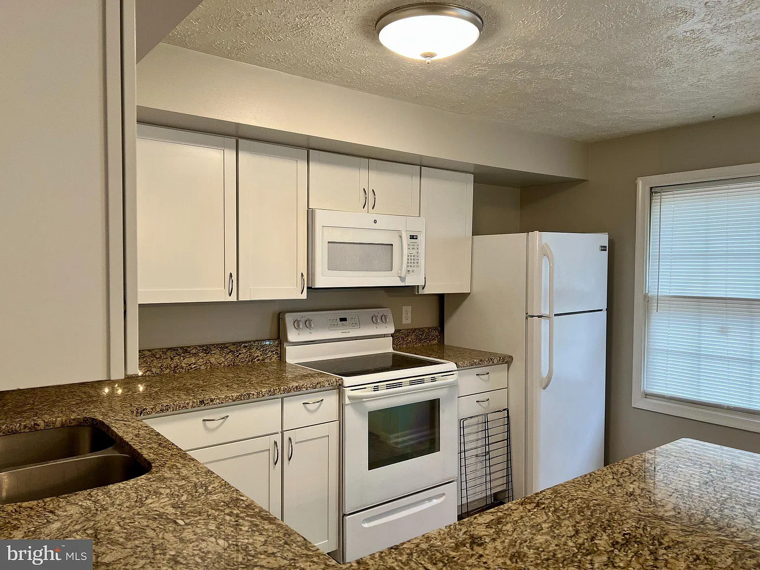 3 bed, 2.5 bath, 1820 sqft, $2,295 — Photo 3