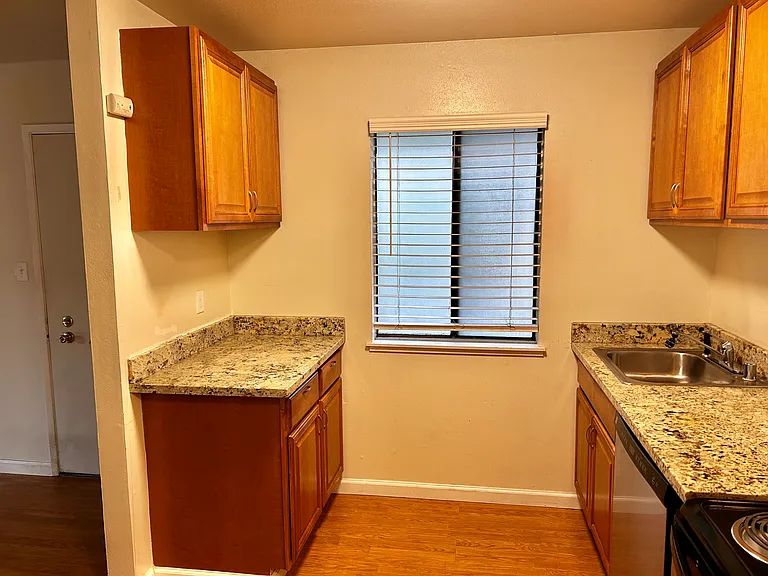 101 Kinross Dr #4 — Photo 25