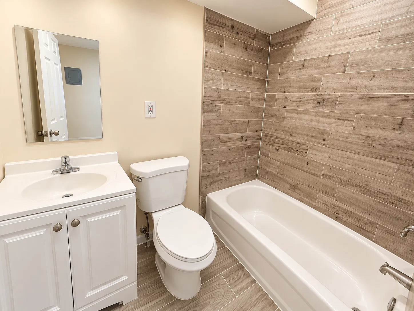 3 bed, 1200 sqft, $1,845 — Photo 3