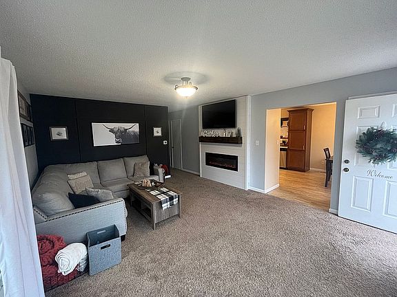 3rd image of 906 E Ave
