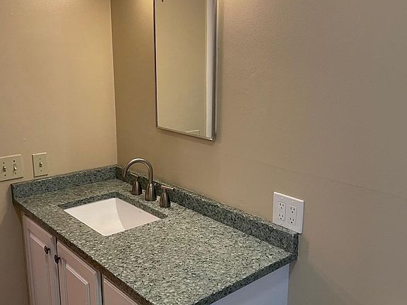 5th image of 683 Roble Ave APT 1